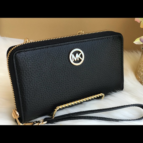 Michael Kors Handbags - 🌷MICHAEL KORS Black Leather Phone Case Wallet